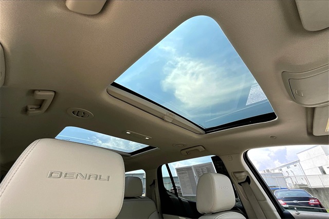 2023 GMC Acadia Denali - Photo 22