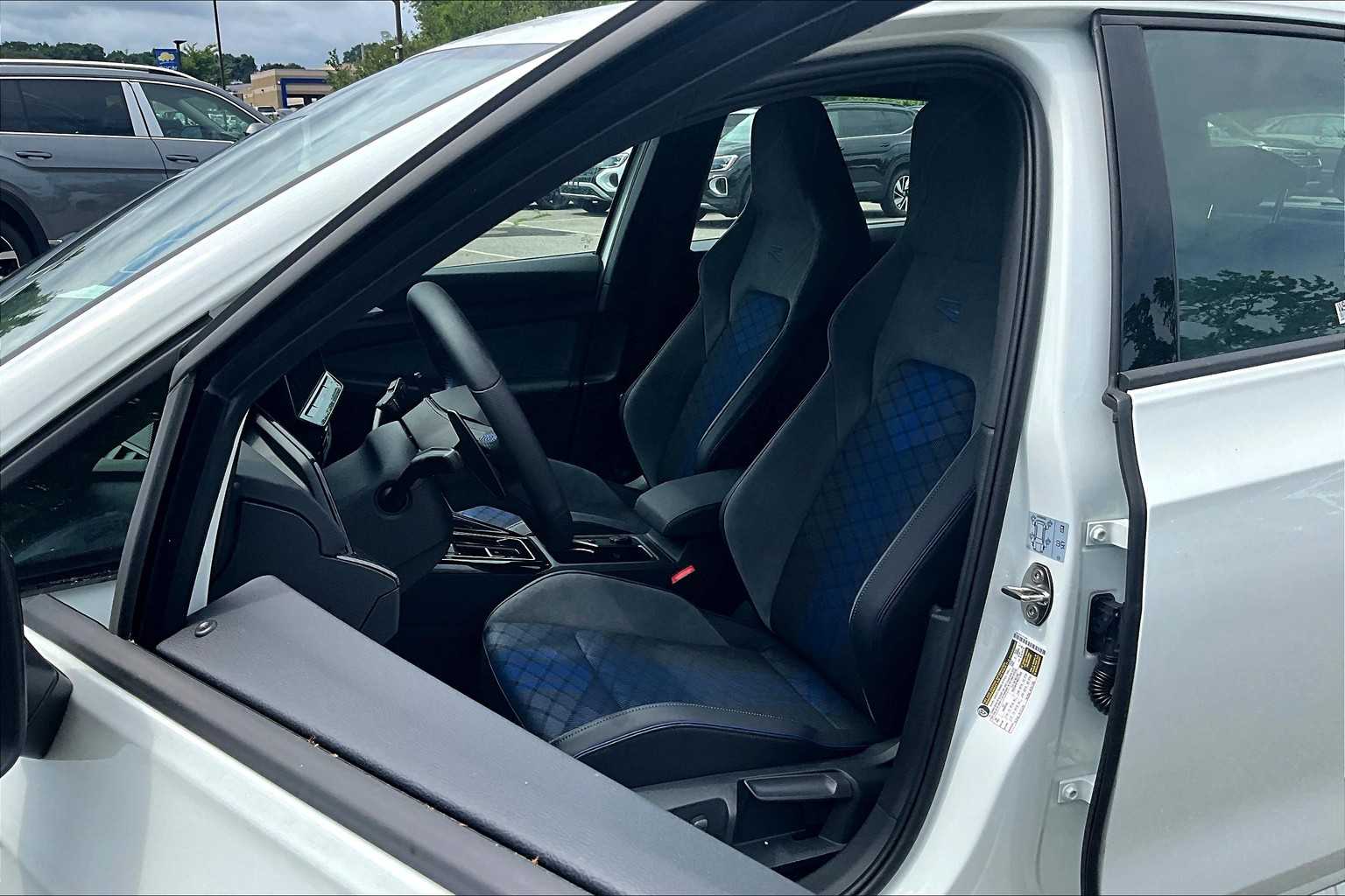 2025 Volkswagen Golf R Black Edition - Photo 11