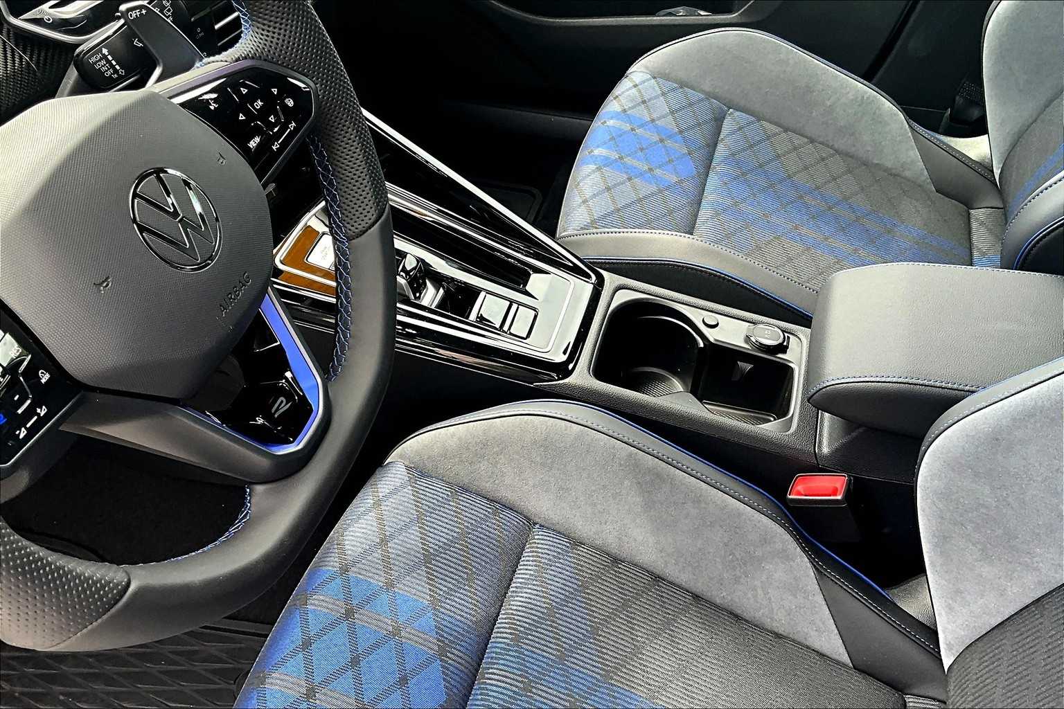 2025 Volkswagen Golf R Black Edition - Photo 14