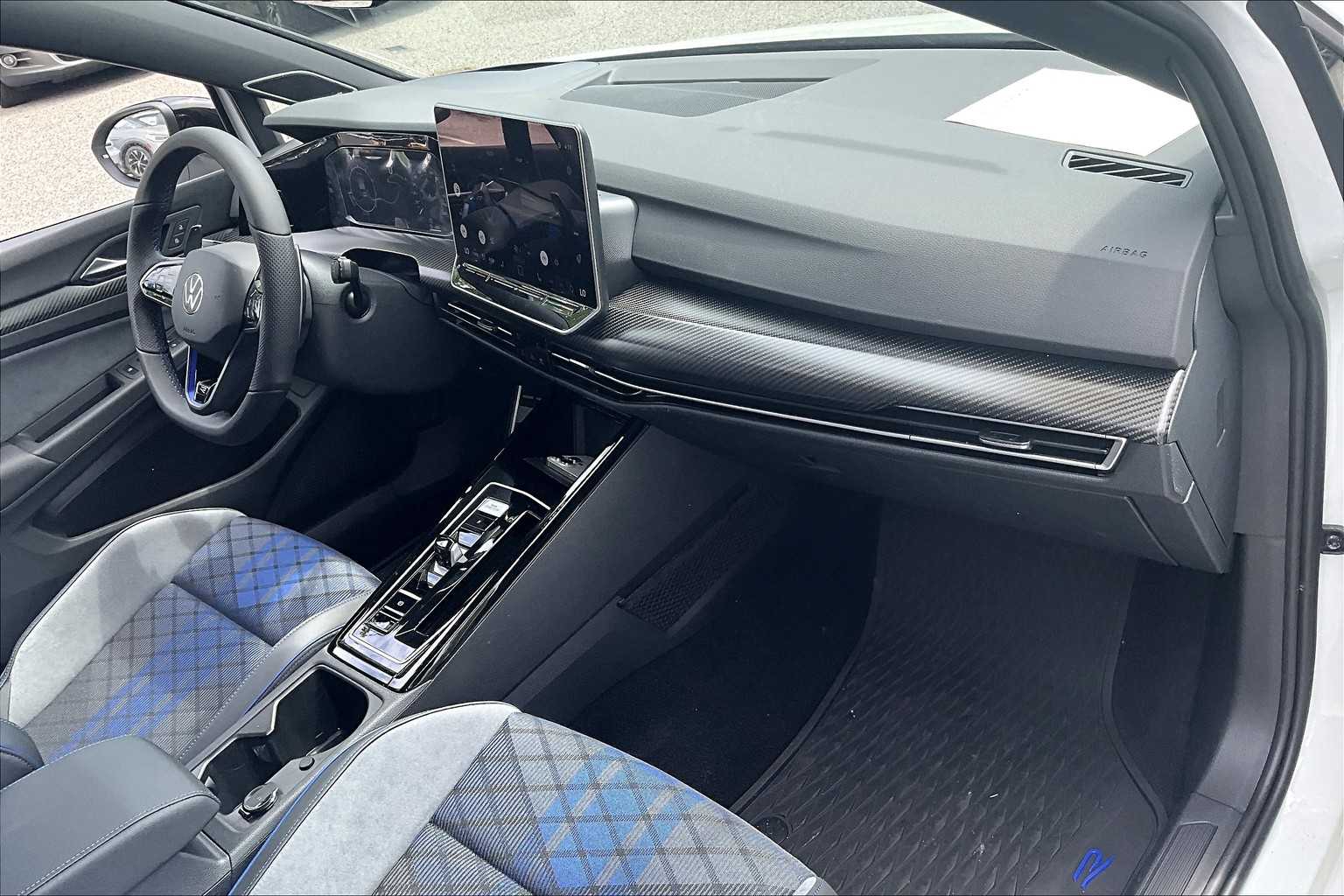 2025 Volkswagen Golf R Black Edition - Photo 10