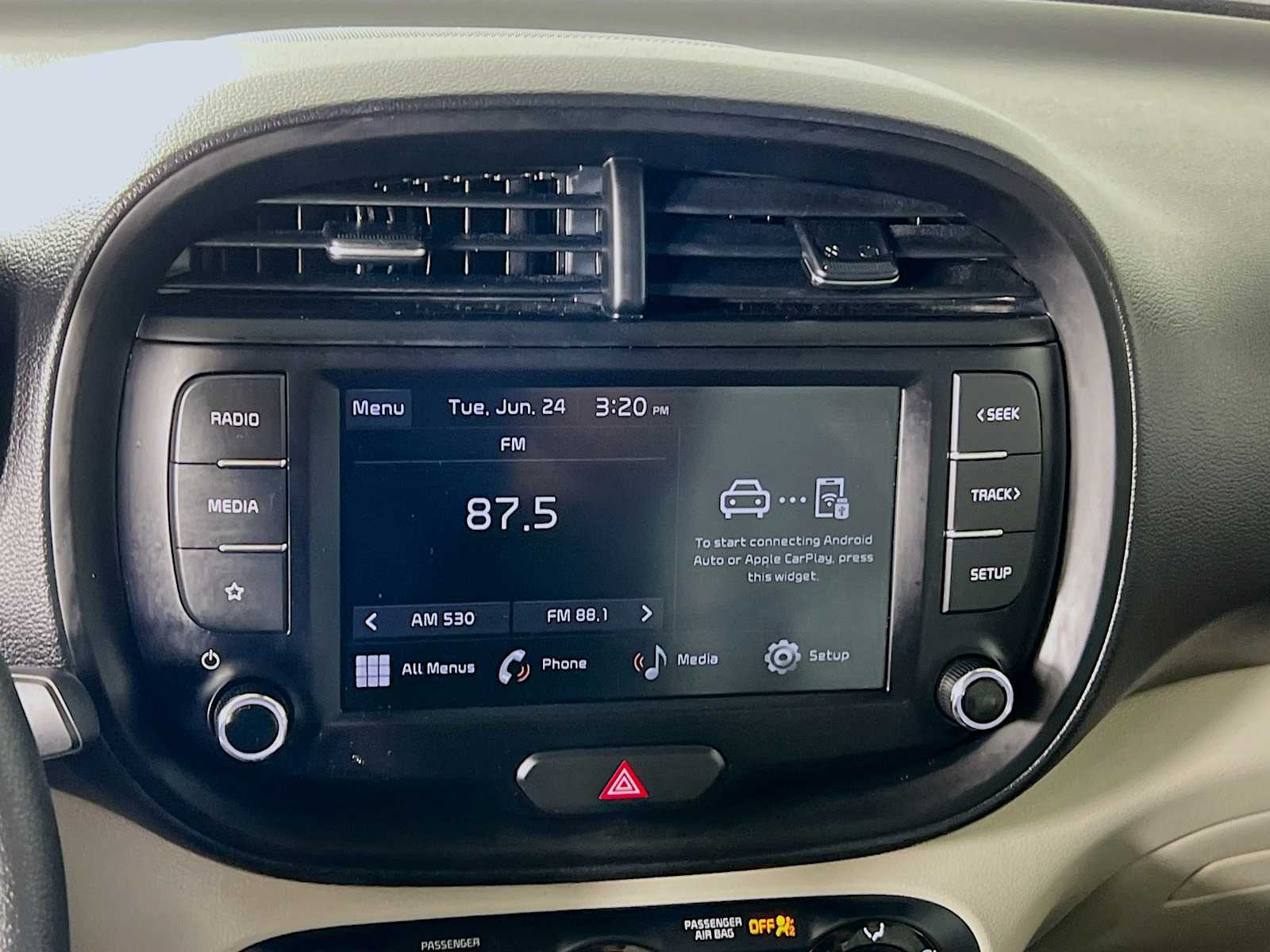 2023 Kia Soul LX - Photo 14