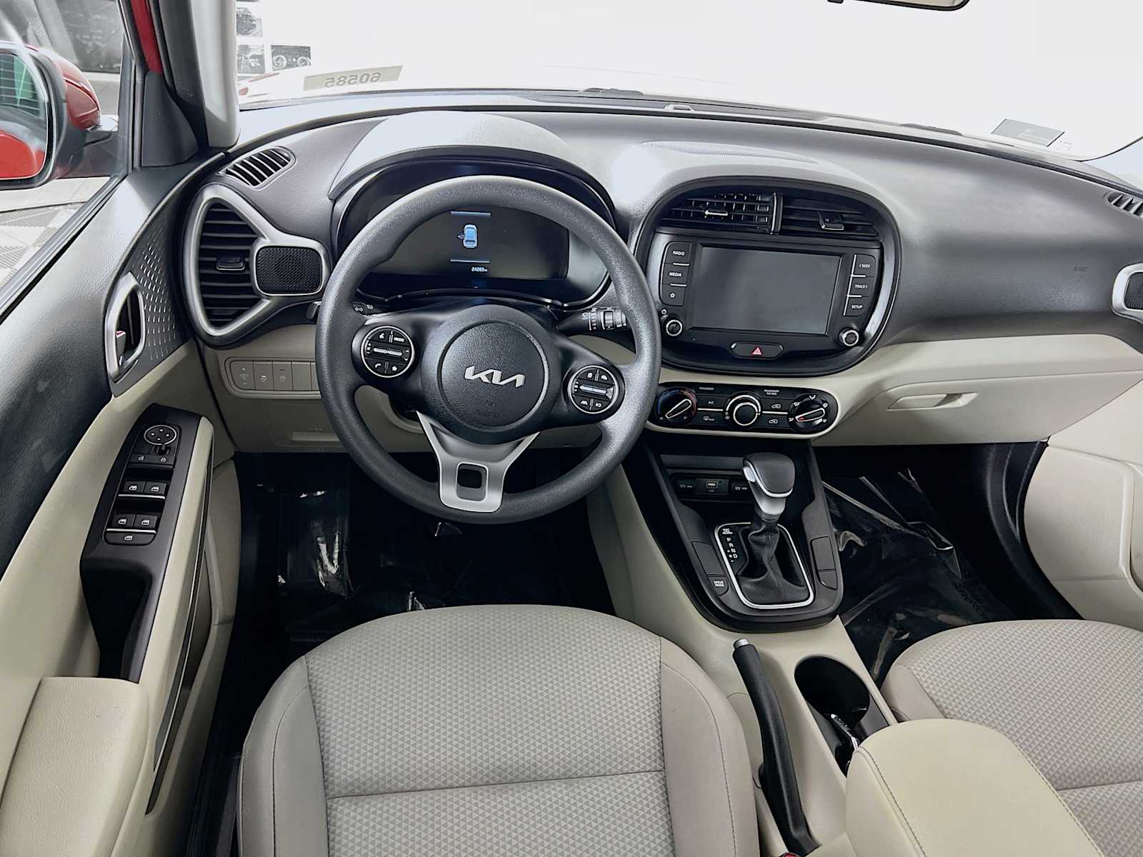 2023 Kia Soul LX - Photo 21