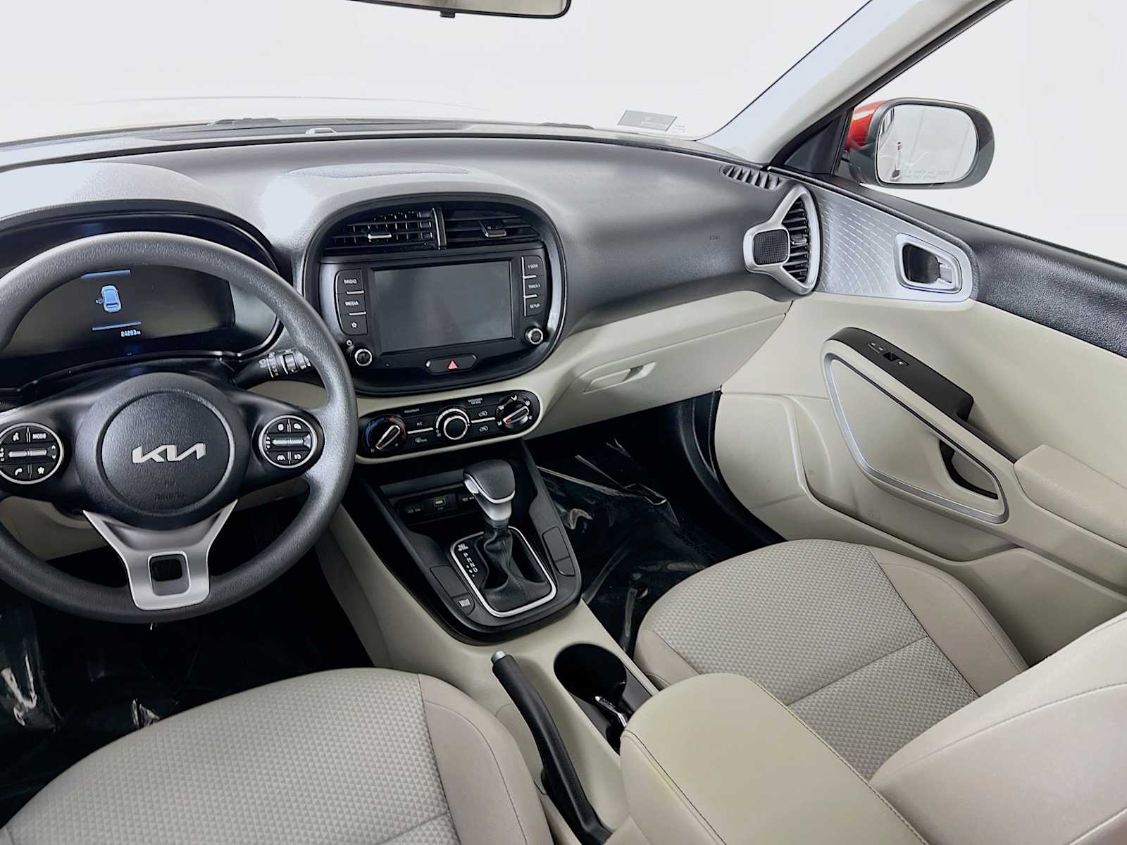 2023 Kia Soul LX - Photo 22