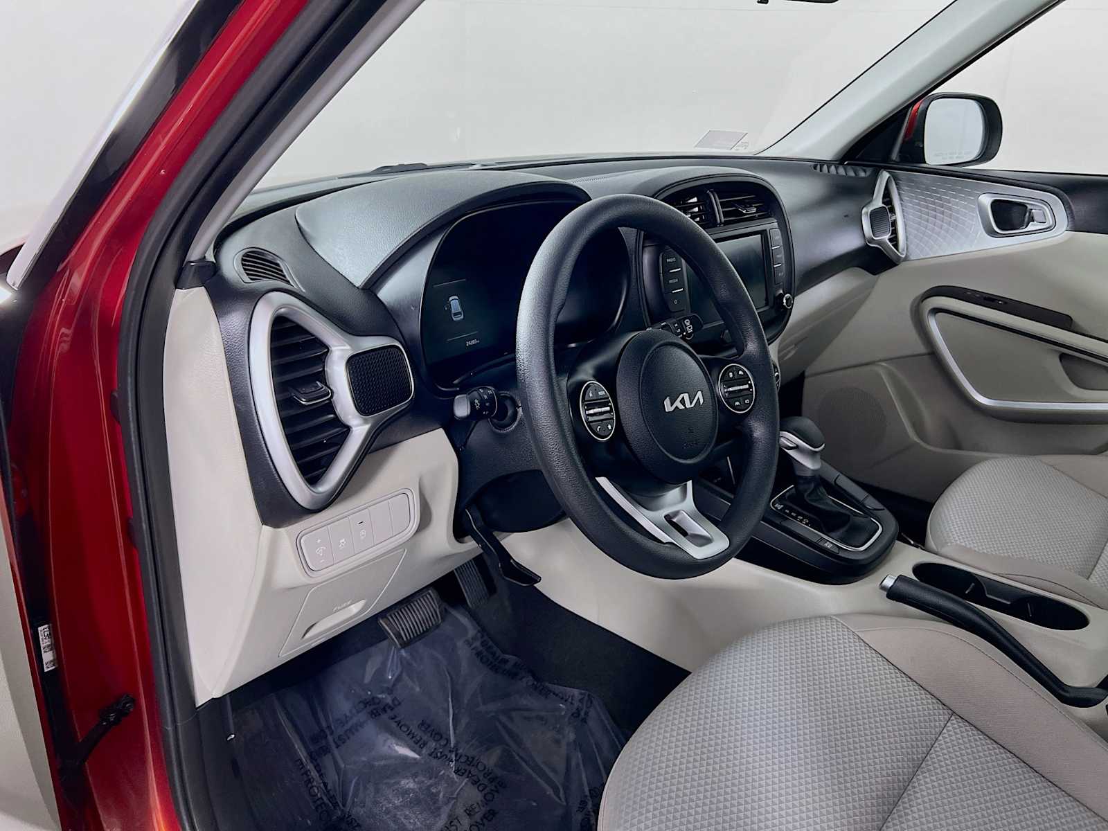 2023 Kia Soul LX - Photo 9
