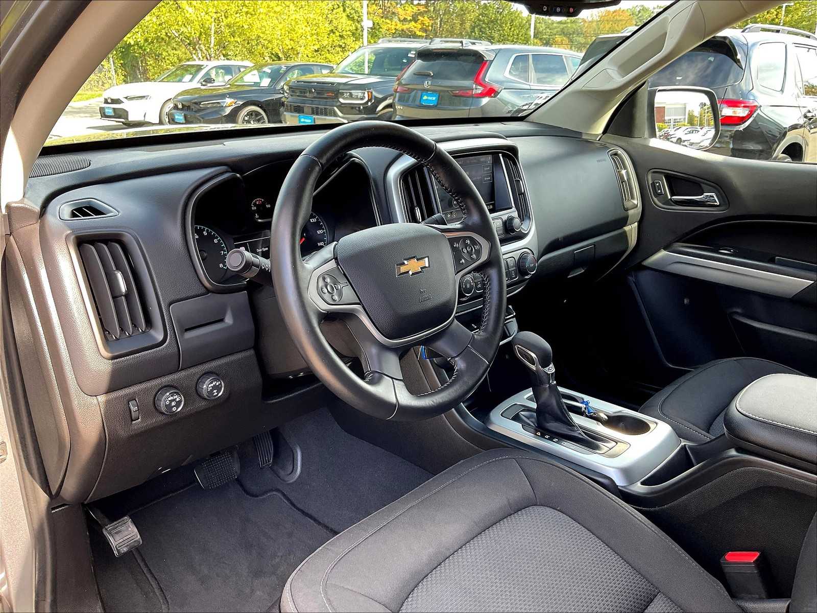 2022 Chevrolet Colorado 4WD LT - Photo 15