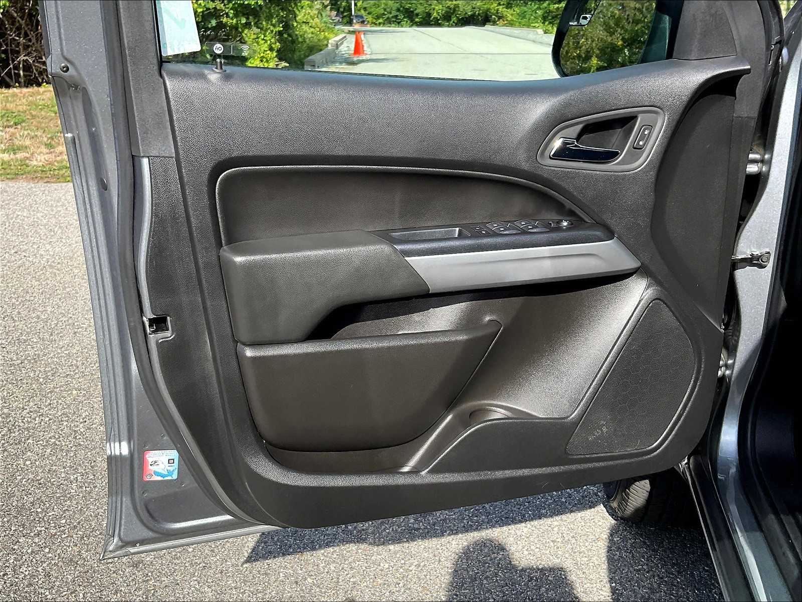 2022 Chevrolet Colorado 4WD LT - Photo 17