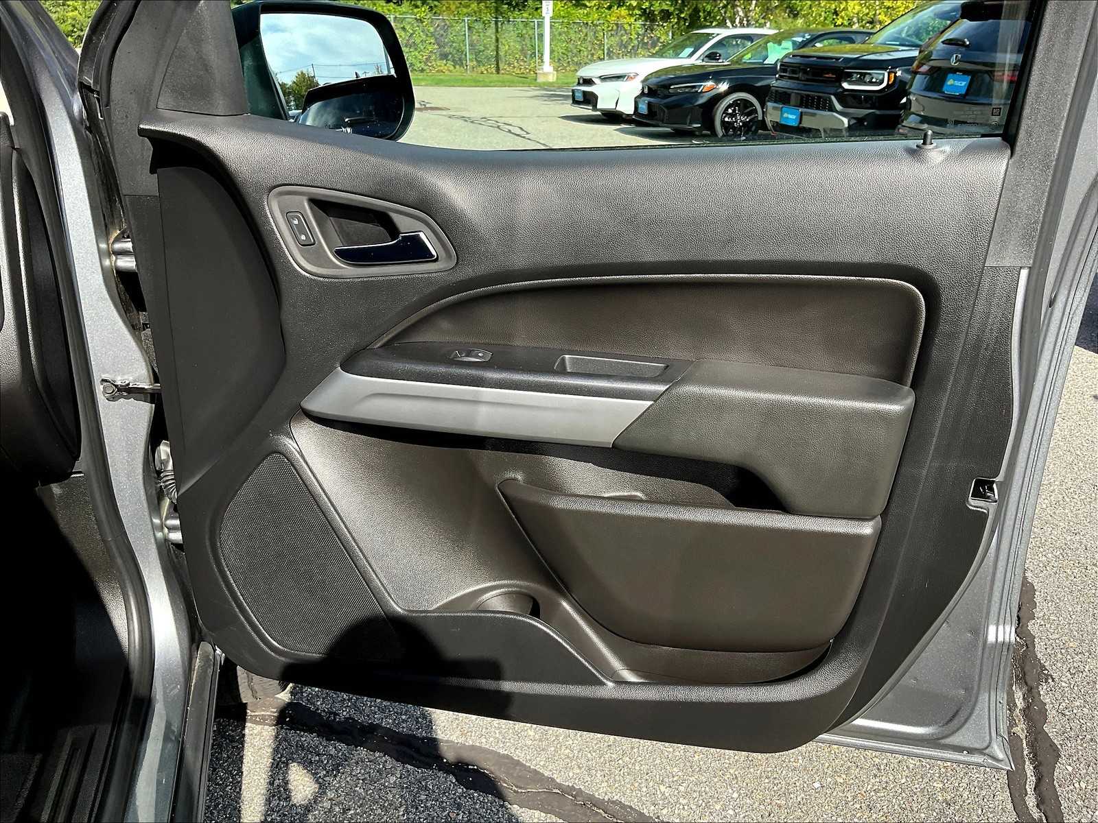 2022 Chevrolet Colorado 4WD LT - Photo 23