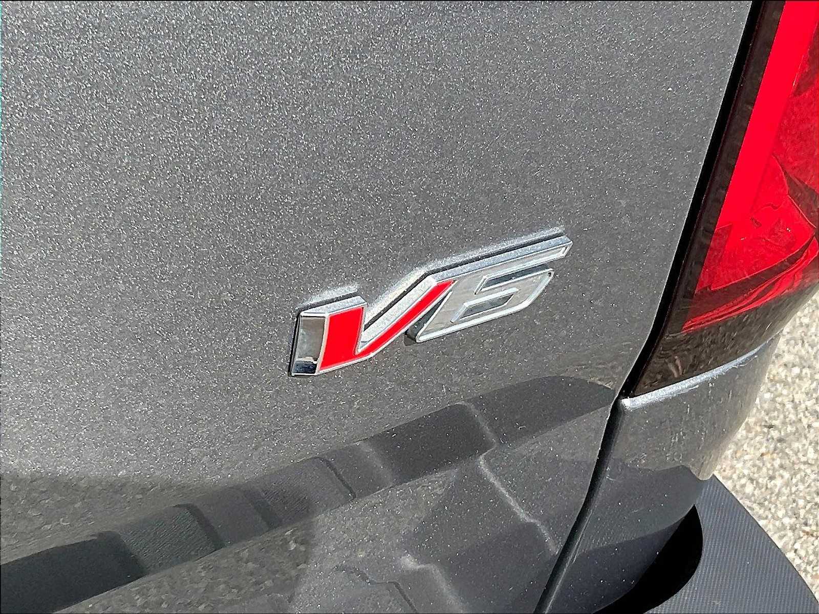 2022 Chevrolet Colorado 4WD LT - Photo 40