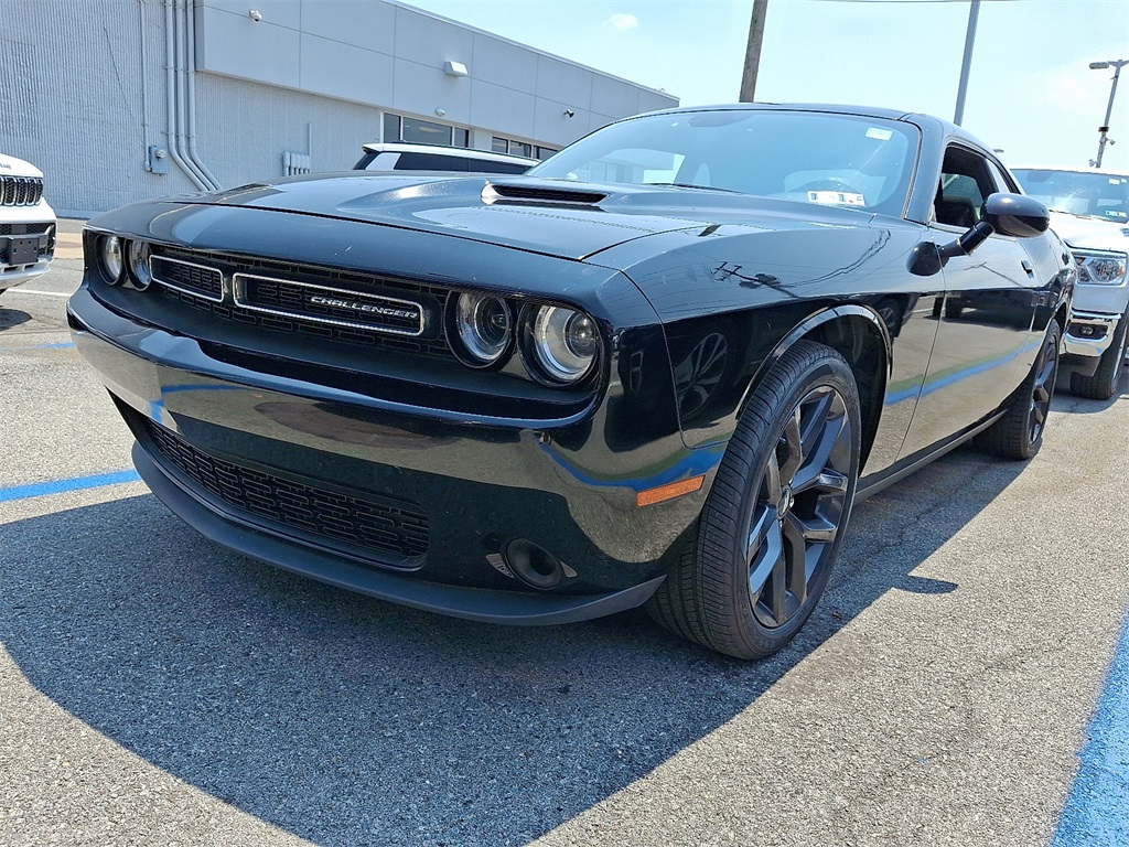 2016 Dodge Challenger SXT - Photo 2