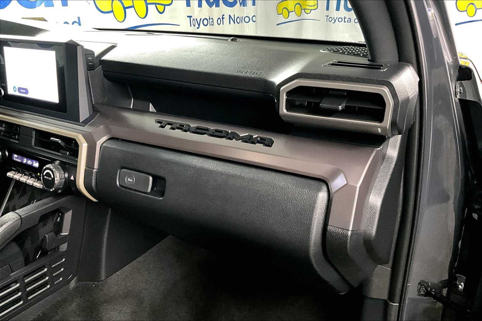 2024 Toyota Tacoma SR5 - Photo 13