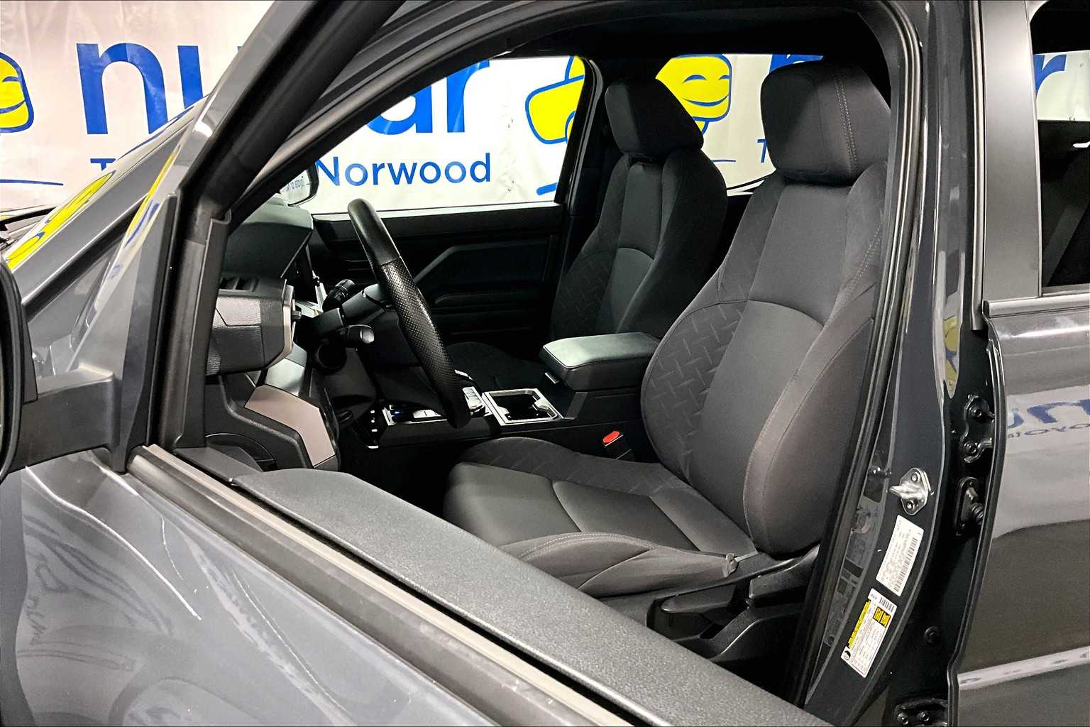 2024 Toyota Tacoma SR5 - Photo 10