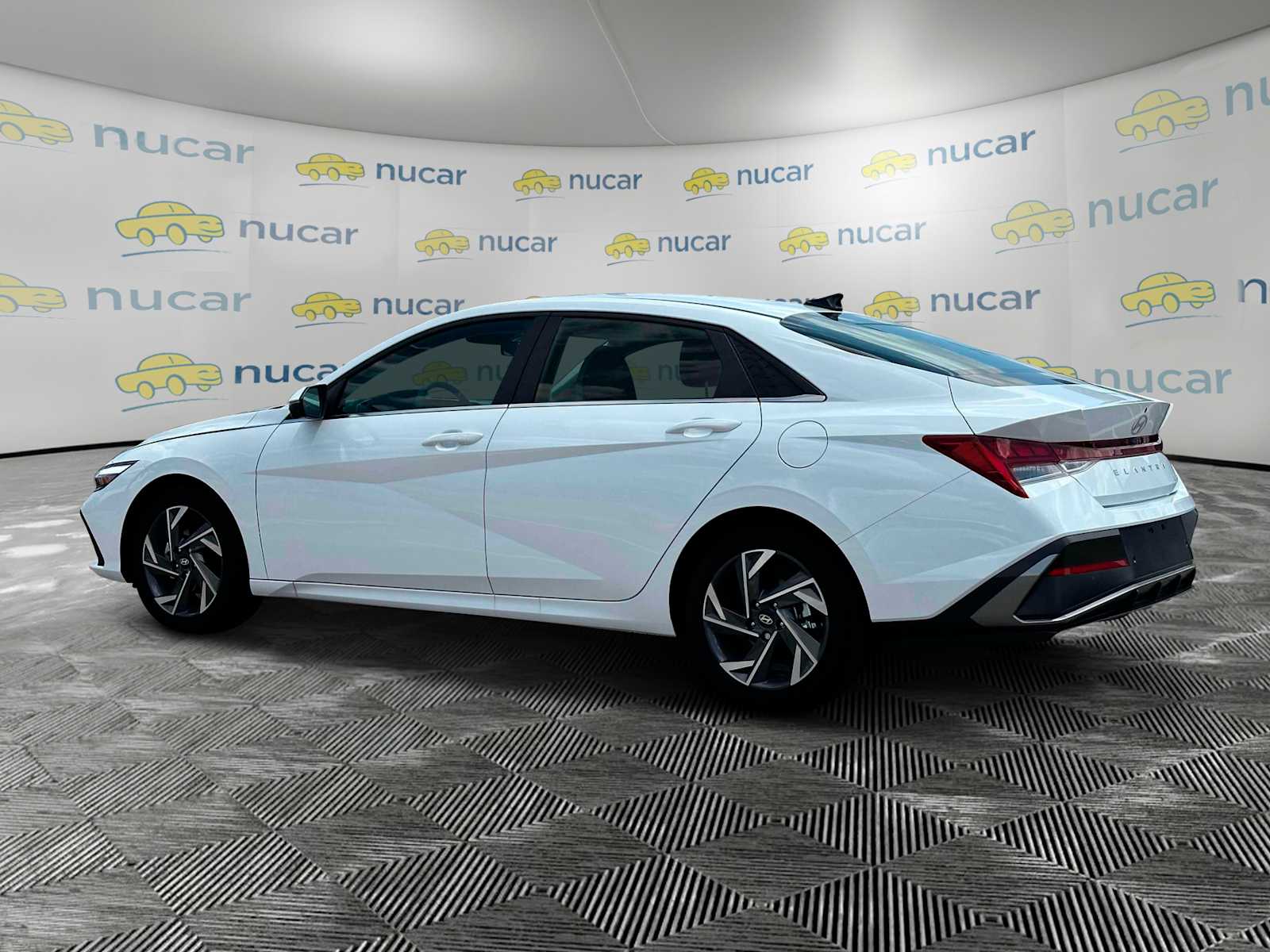 2025 Hyundai Elantra Limited - Photo 5