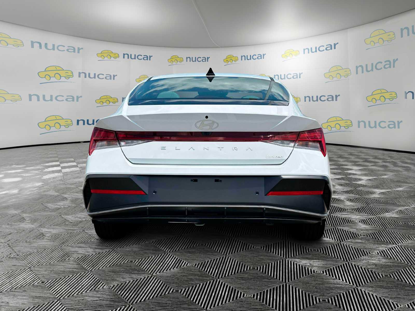 2025 Hyundai Elantra Limited - Photo 7