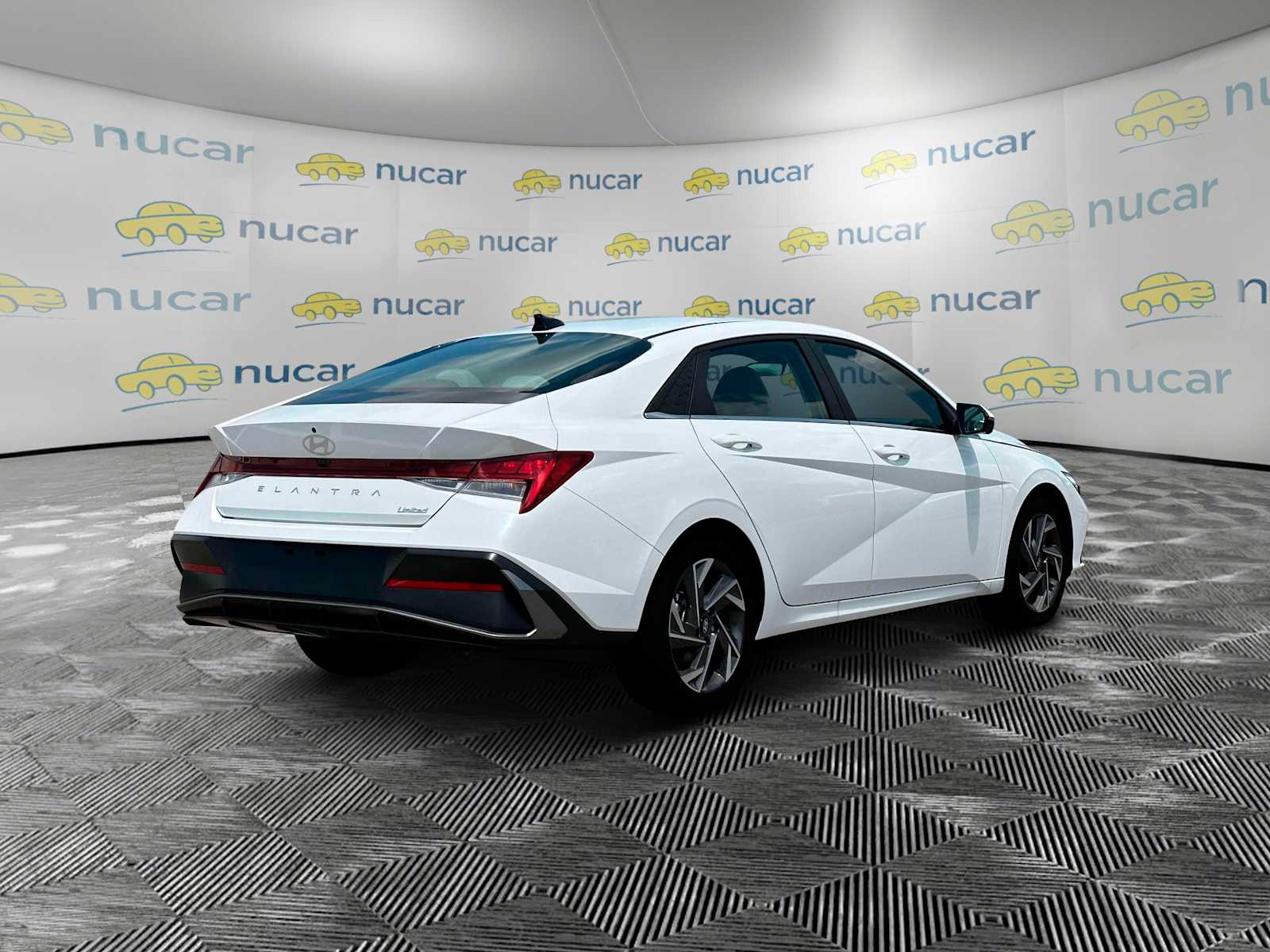 2025 Hyundai Elantra Limited - Photo 8