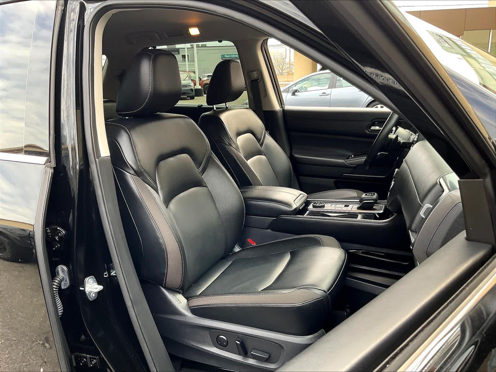 2023 Nissan Pathfinder SL - Photo 11