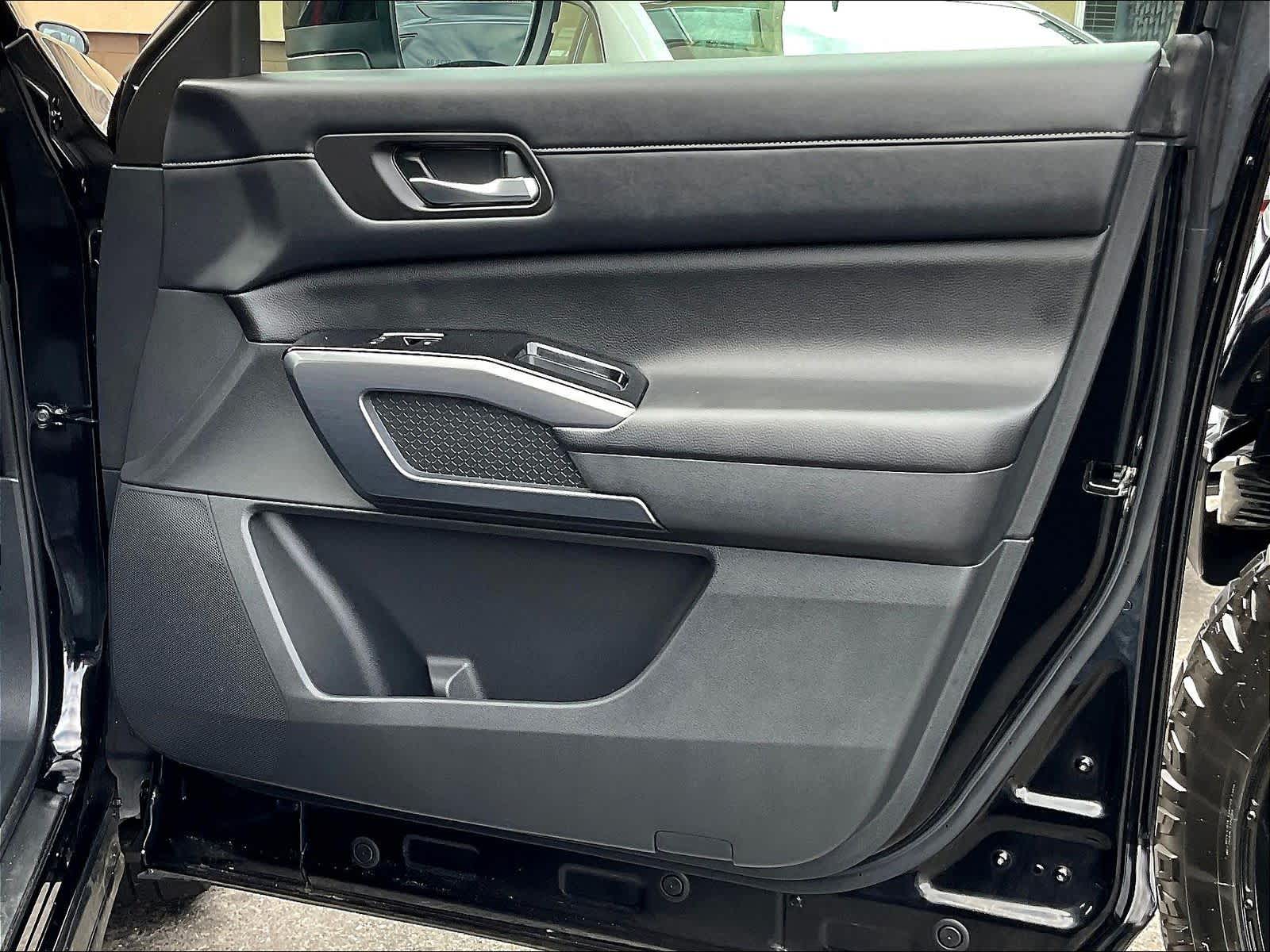 2023 Nissan Pathfinder SL - Photo 12