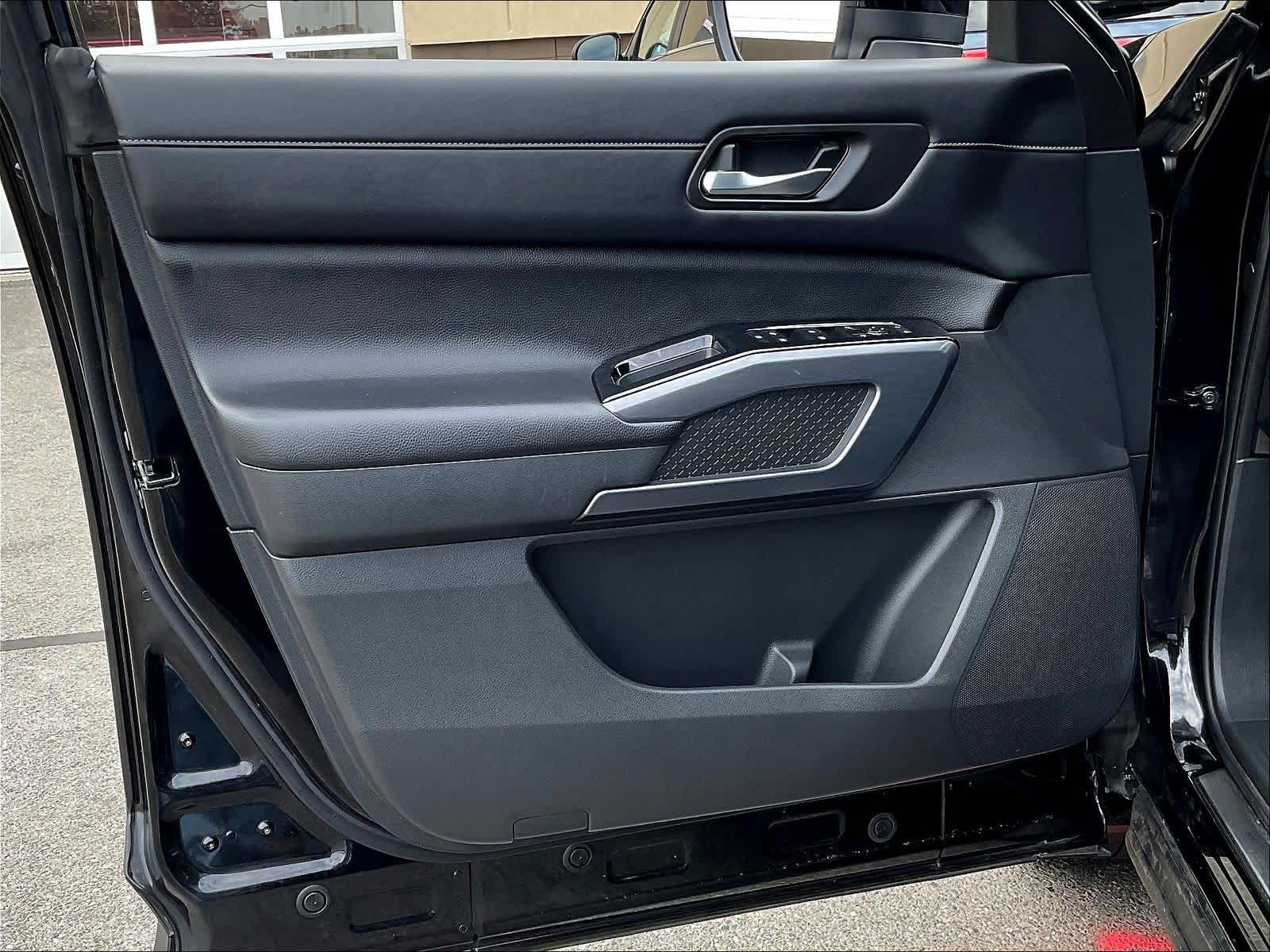 2023 Nissan Pathfinder SL - Photo 9