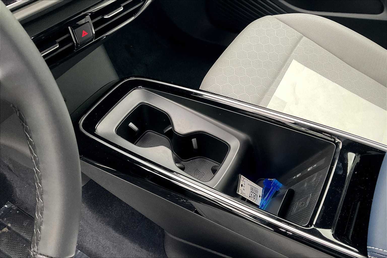 2025 Volkswagen ID.4 Pro S Plus - Photo 14