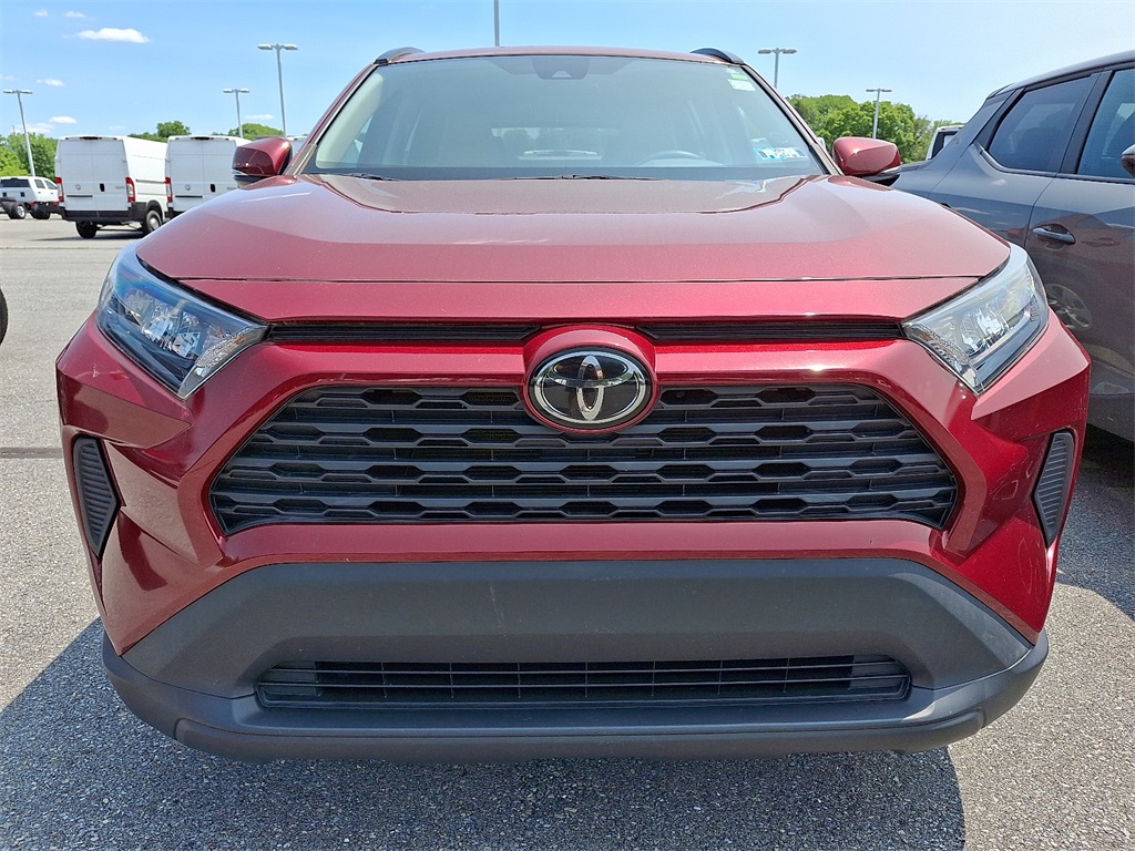 2020 Toyota RAV4 LE - Photo 2