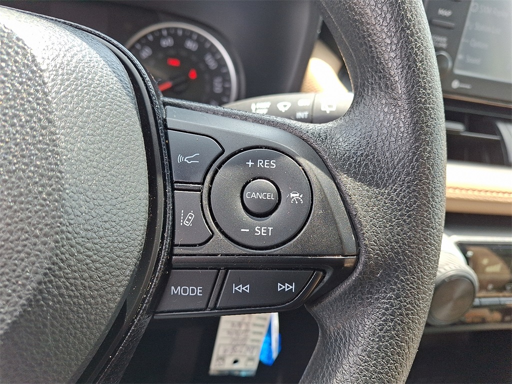 2020 Toyota RAV4 LE - Photo 21