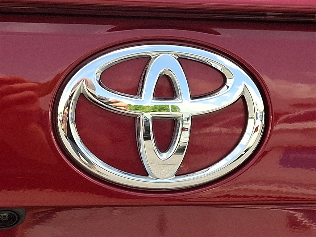 2020 Toyota RAV4 LE - Photo 28