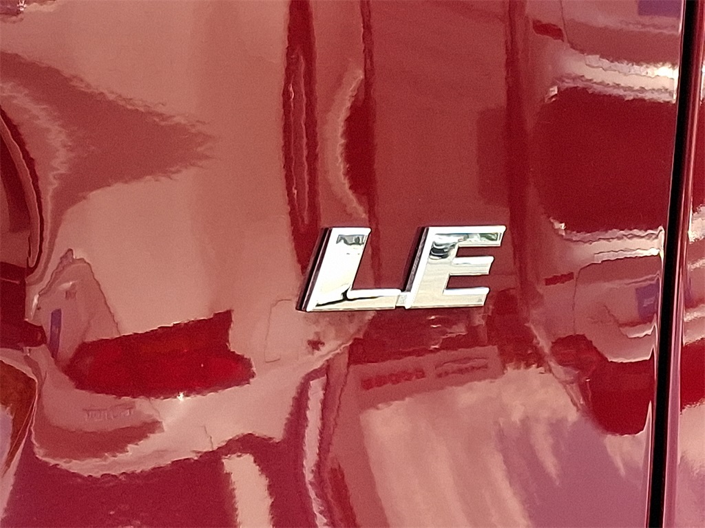 2020 Toyota RAV4 LE - Photo 29