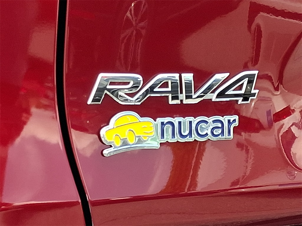 2020 Toyota RAV4 LE - Photo 30