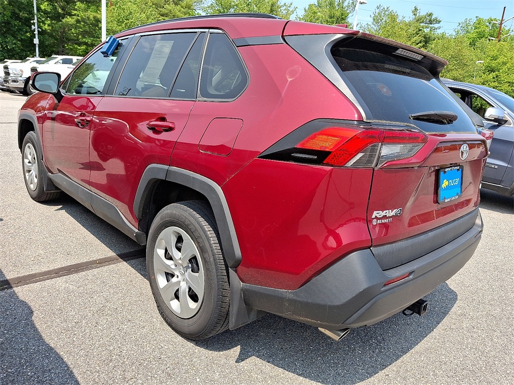 2020 Toyota RAV4 LE - Photo 4