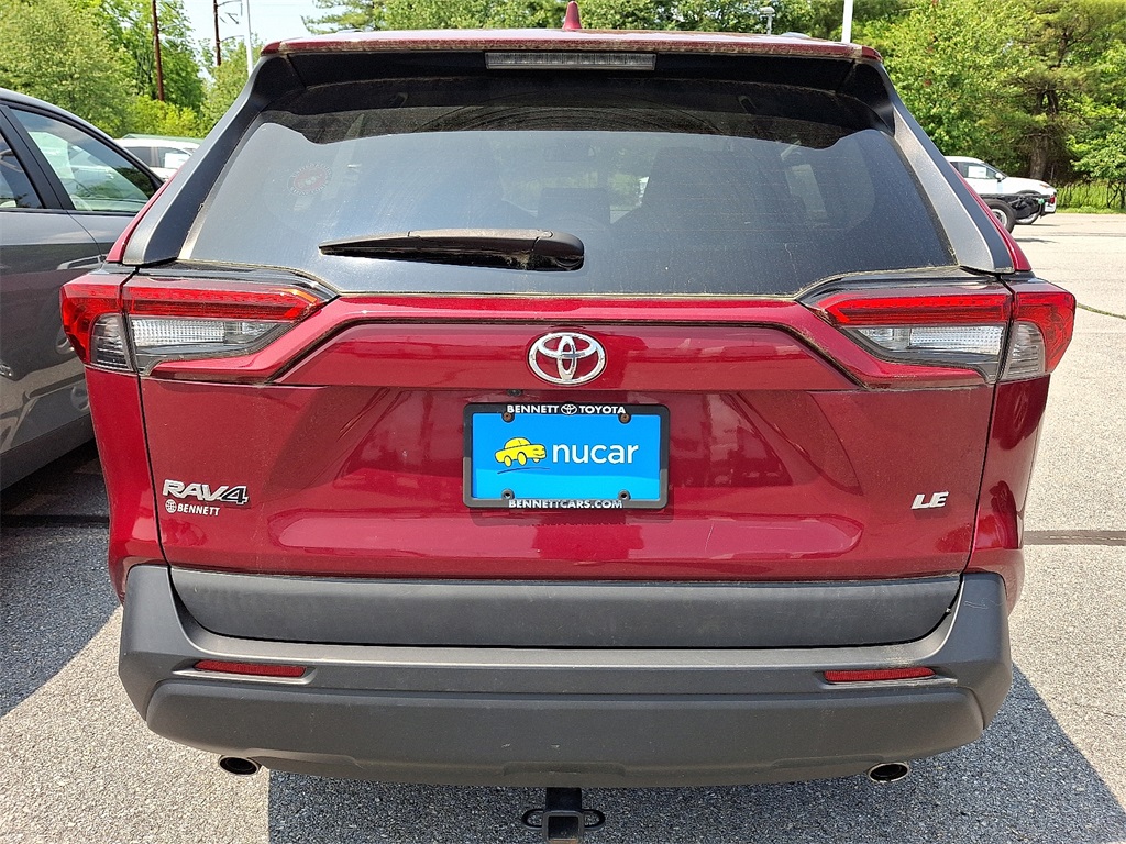2020 Toyota RAV4 LE - Photo 5