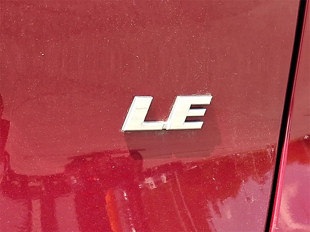 2020 Toyota RAV4 LE - Photo 10