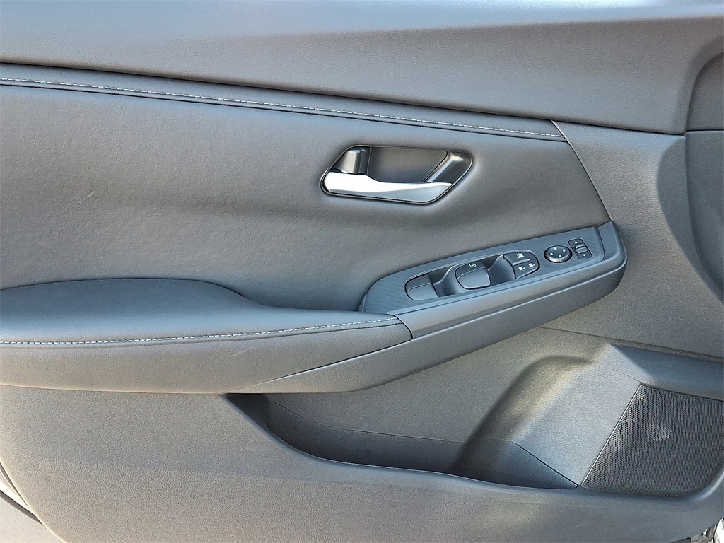 2025 Nissan Sentra SV - Photo 8