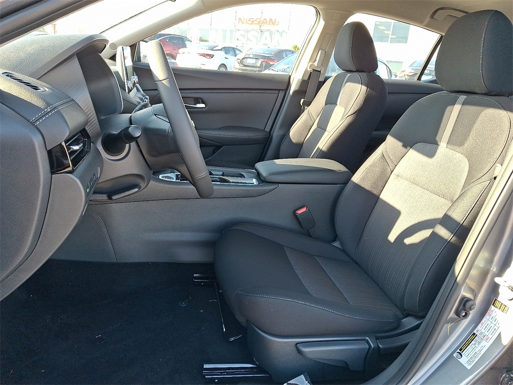 2025 Nissan Sentra SV - Photo 9