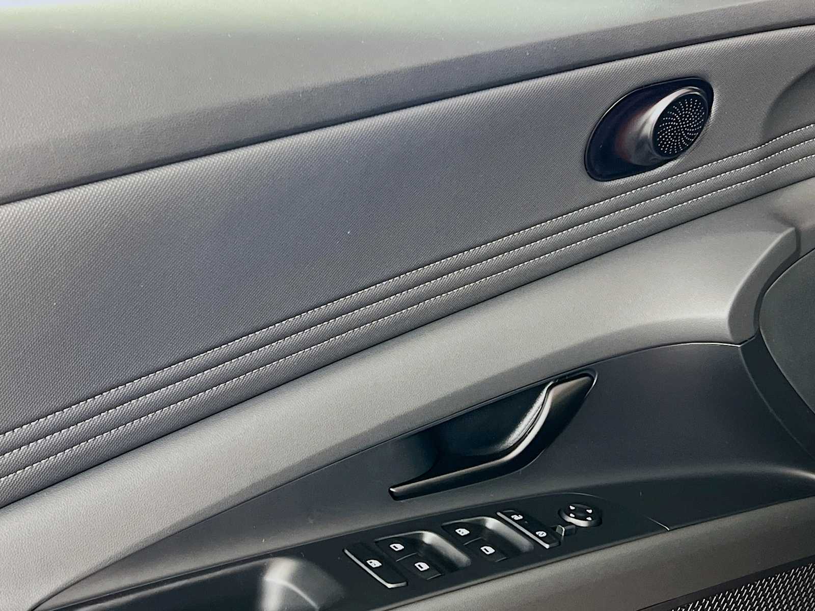 2025 Hyundai Elantra SEL Sport - Photo 15