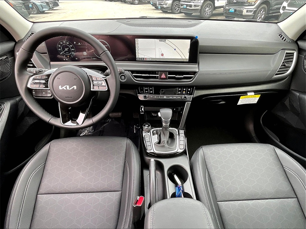 2026 Kia Seltos EX - Photo 12