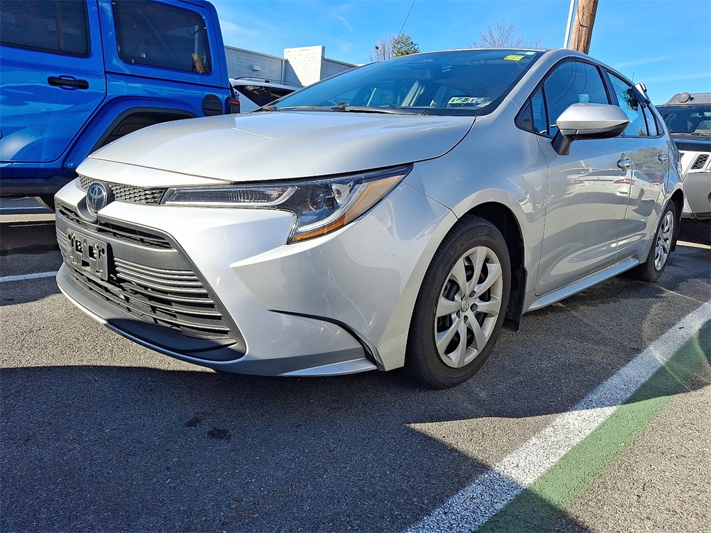 2023 Toyota Corolla LE - Photo 2
