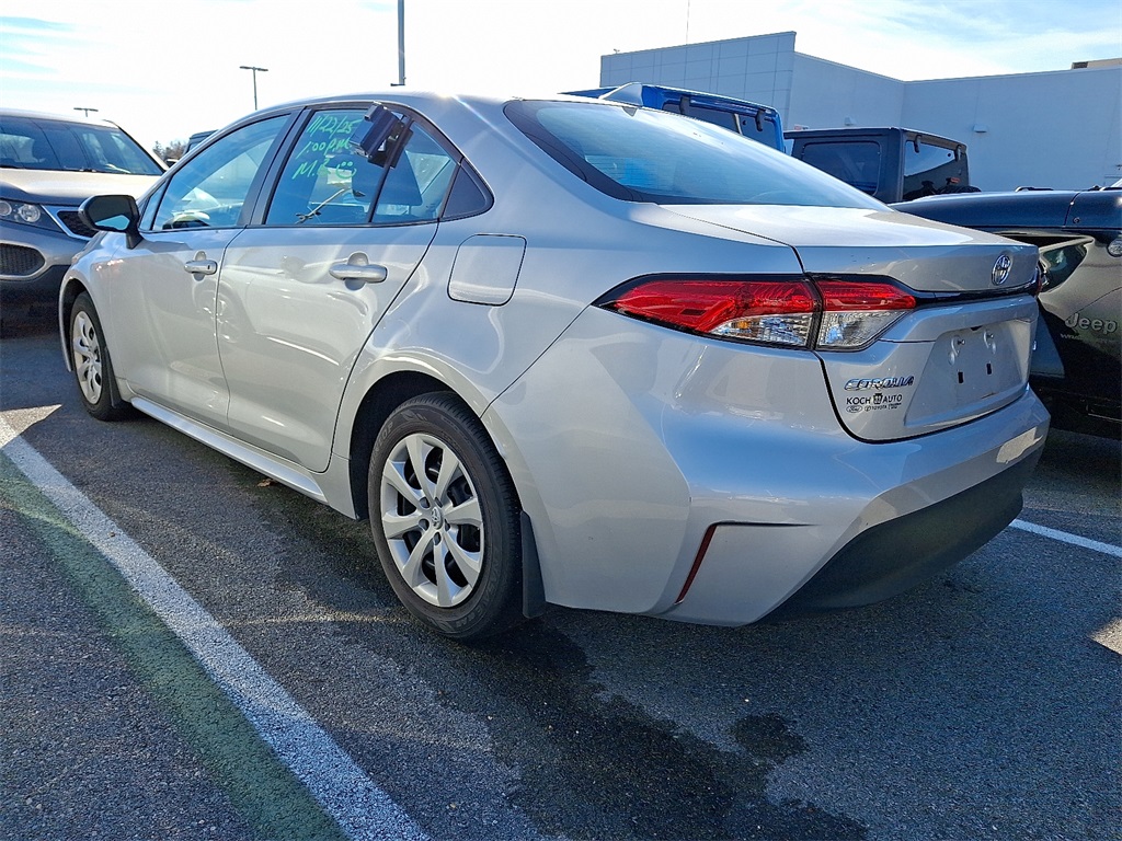 2023 Toyota Corolla LE - Photo 3