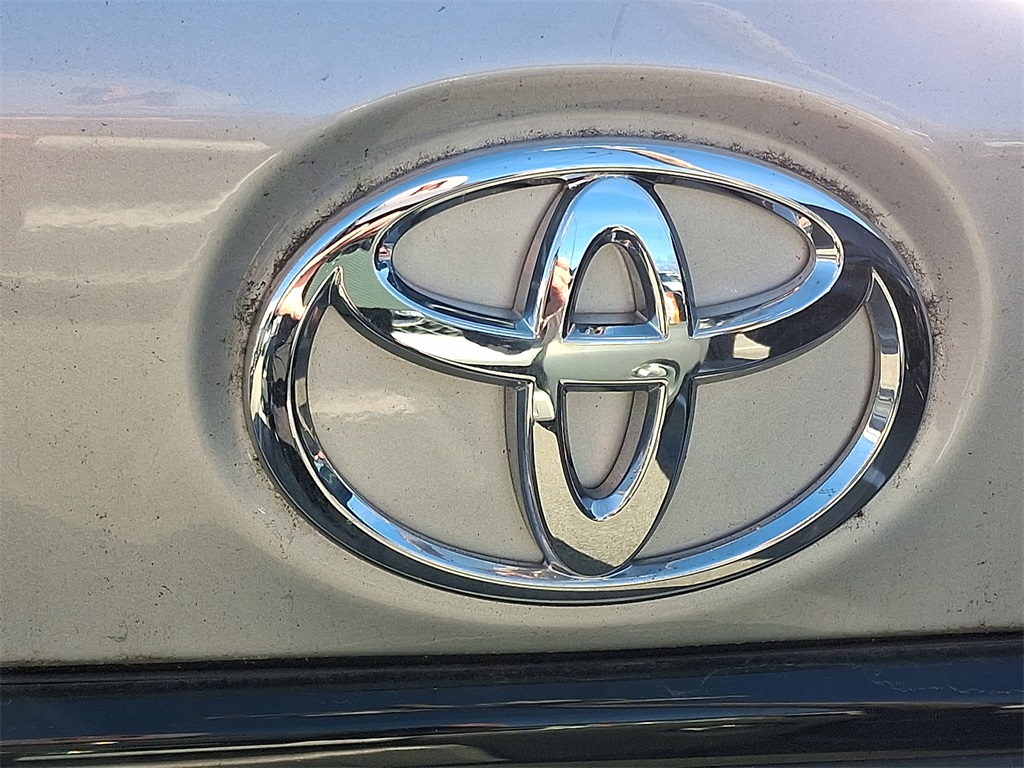 2023 Toyota Corolla LE - Photo 9