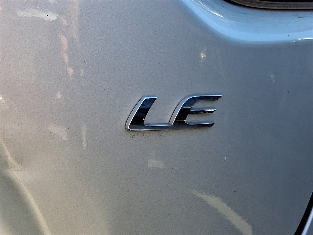 2023 Toyota Corolla LE - Photo 10