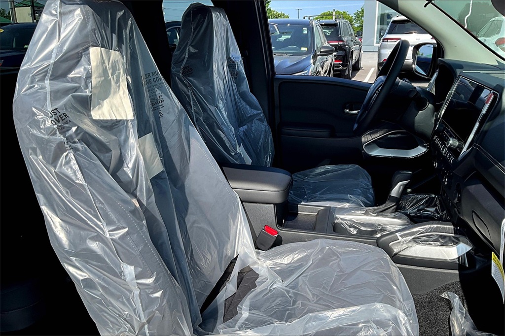 2025 Nissan Frontier SV - Photo 11