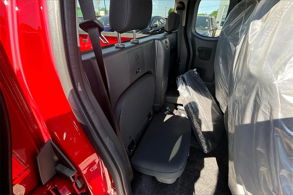 2025 Nissan Frontier SV - Photo 16