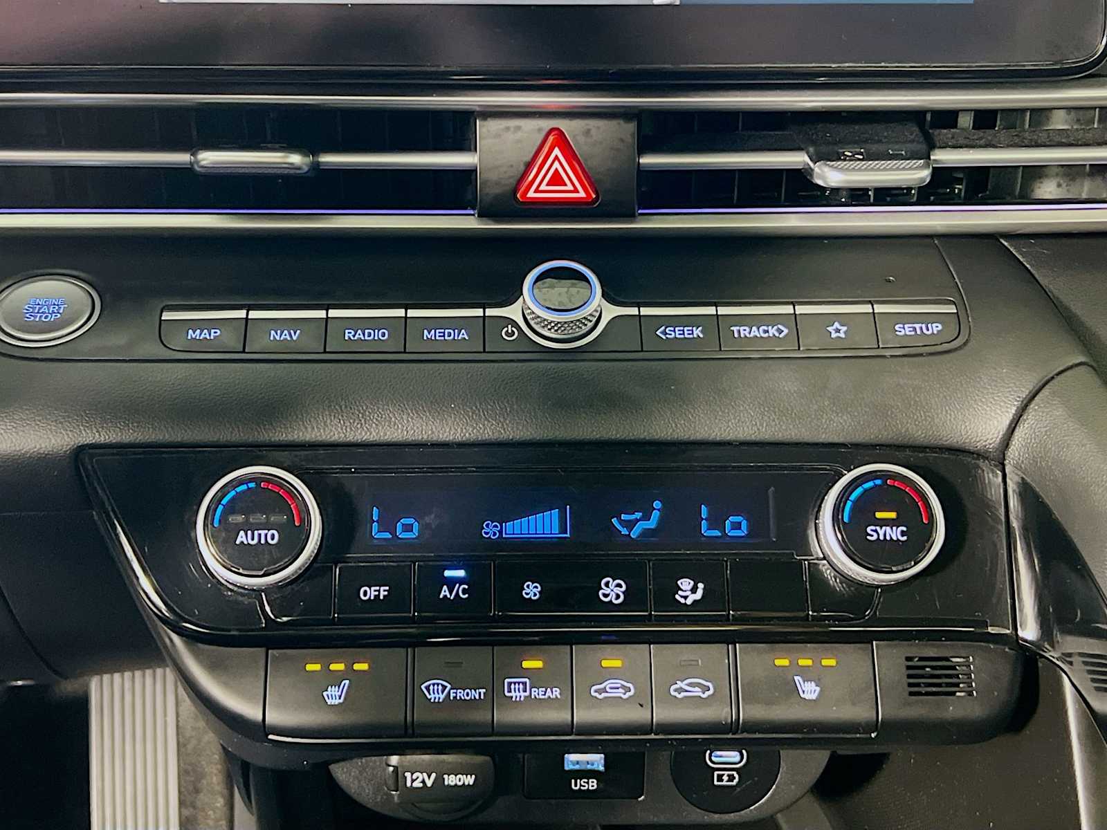 2024 Hyundai Elantra SEL - Photo 16