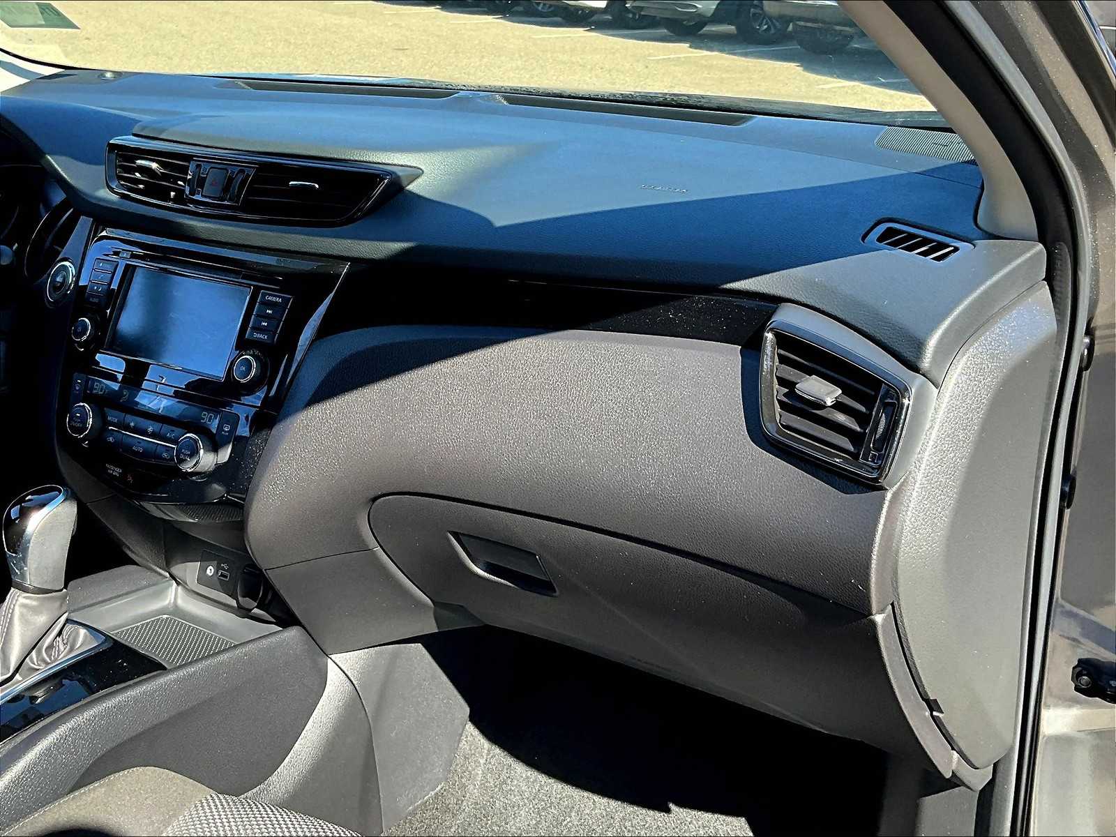 2021 Nissan Rogue Sport SV - Photo 13