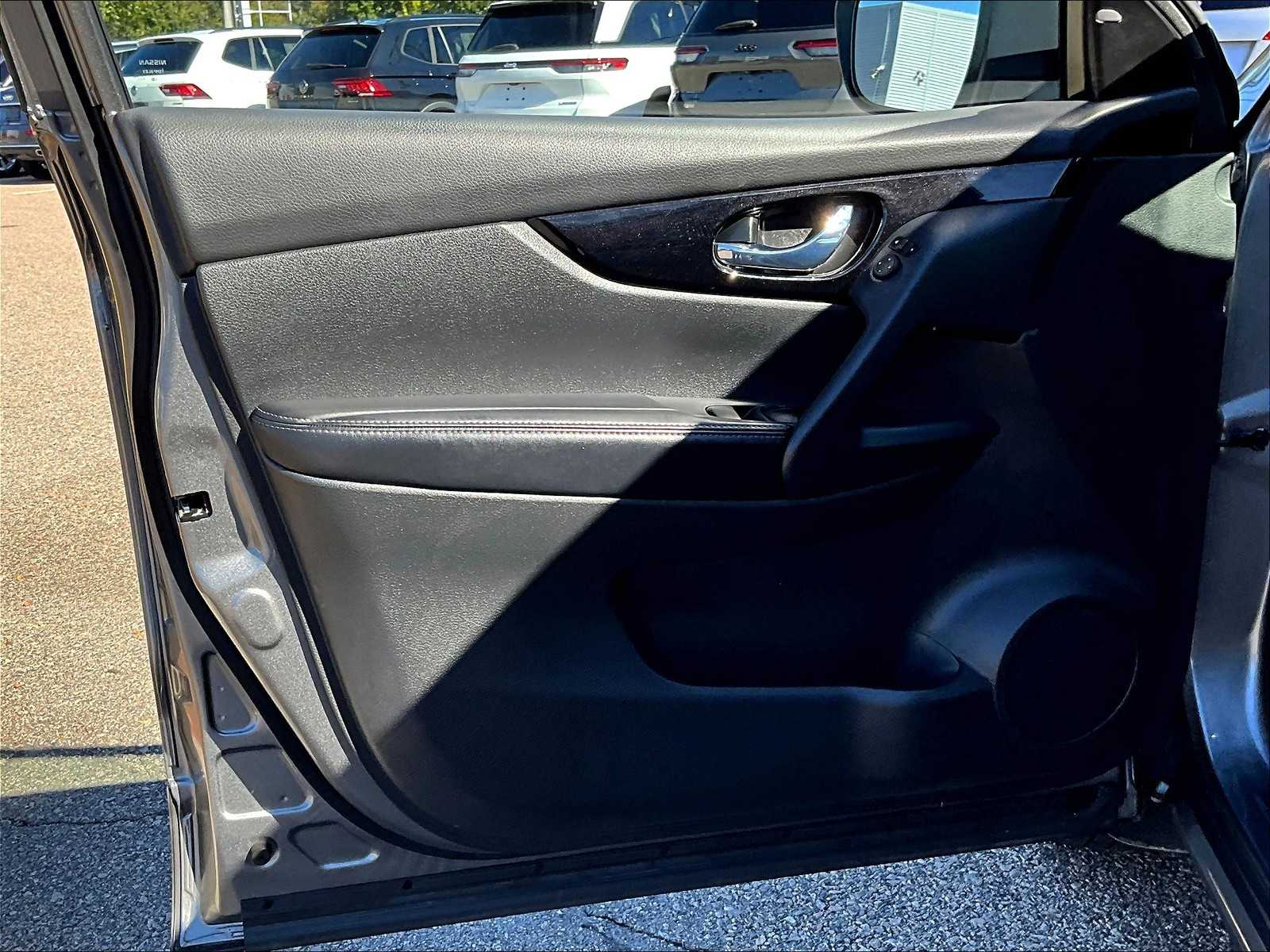 2021 Nissan Rogue Sport SV - Photo 9