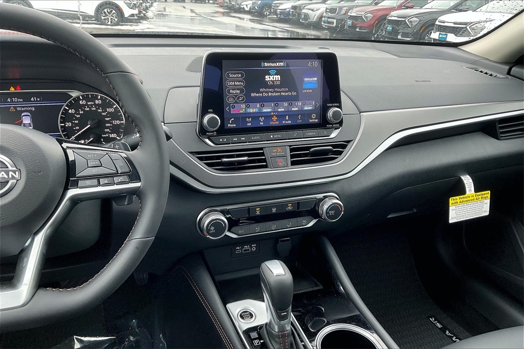 2025 Nissan Altima 2.5 SR - Photo 13