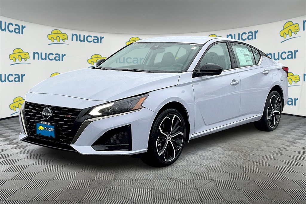 2025 Nissan Altima 2.5 SR - Photo 4