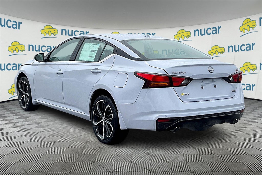 2025 Nissan Altima 2.5 SR - Photo 5