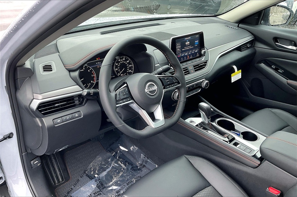 2025 Nissan Altima 2.5 SR - Photo 9