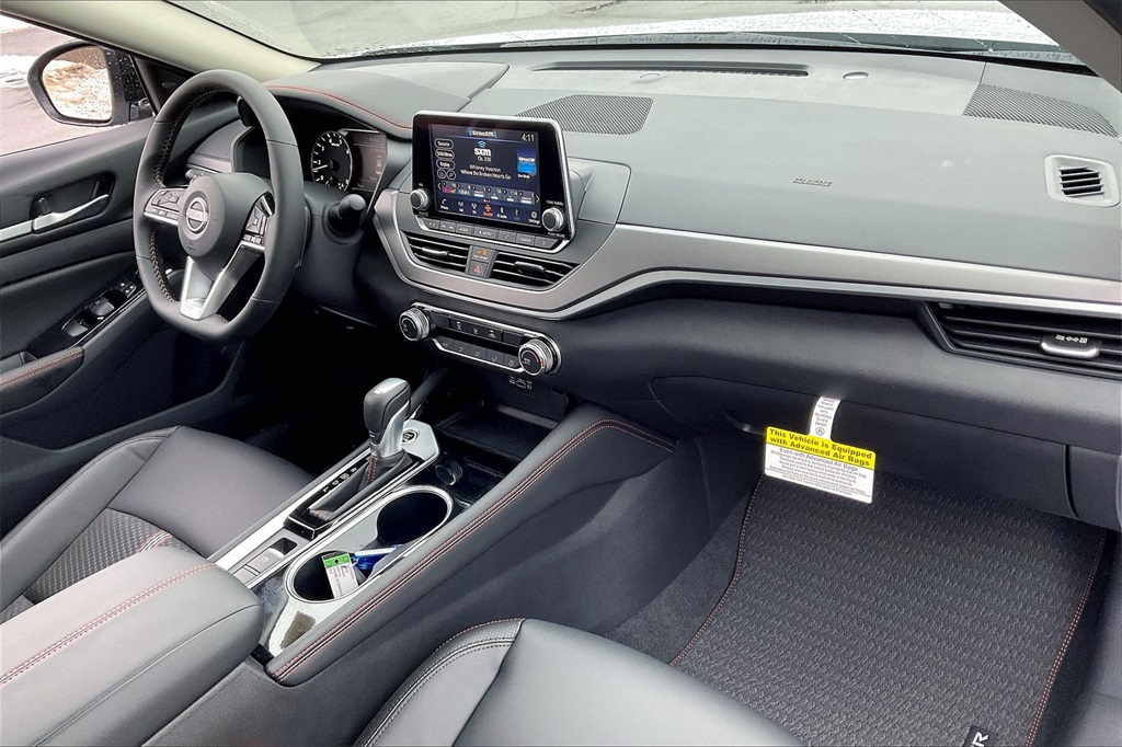 2025 Nissan Altima 2.5 SR - Photo 10