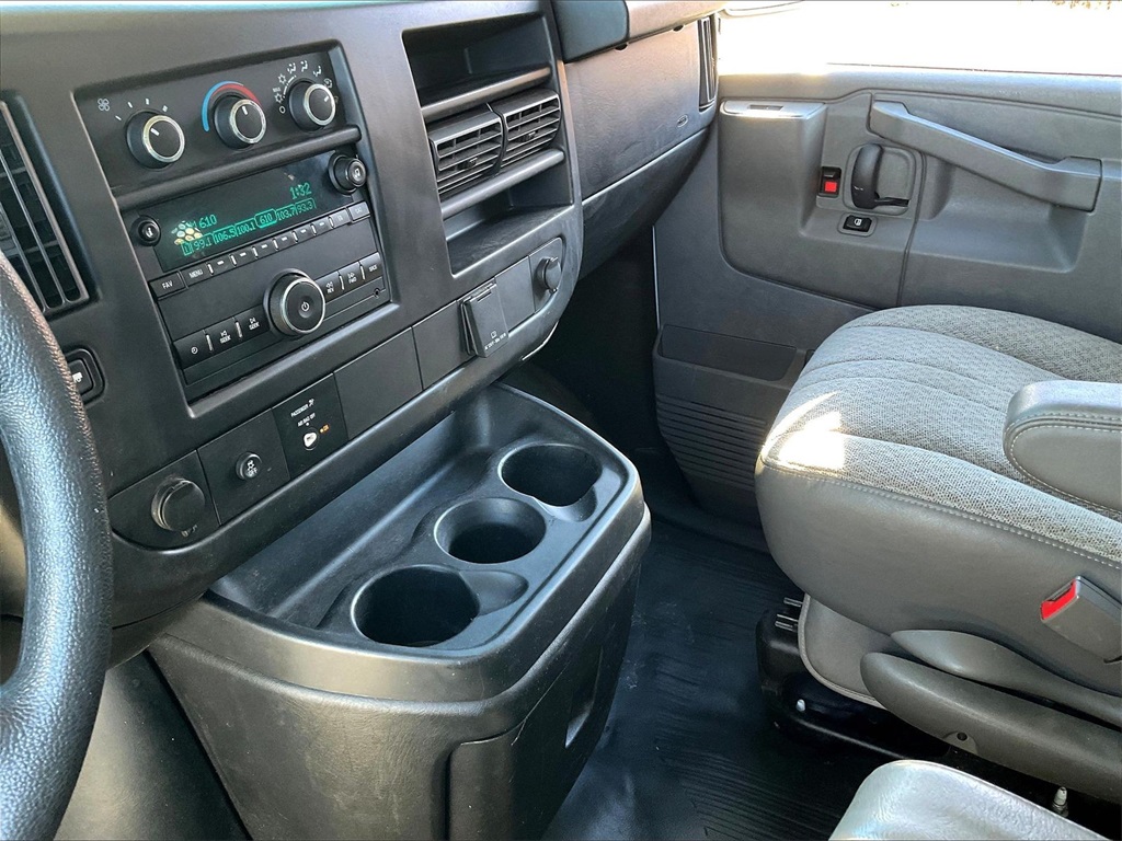 2017 GMC Savana 2500 Work Van - Photo 18