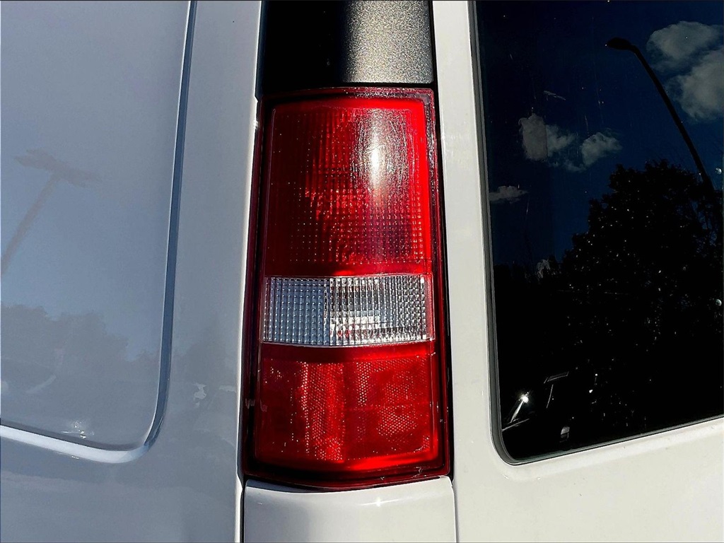 2017 GMC Savana 2500 Work Van - Photo 25